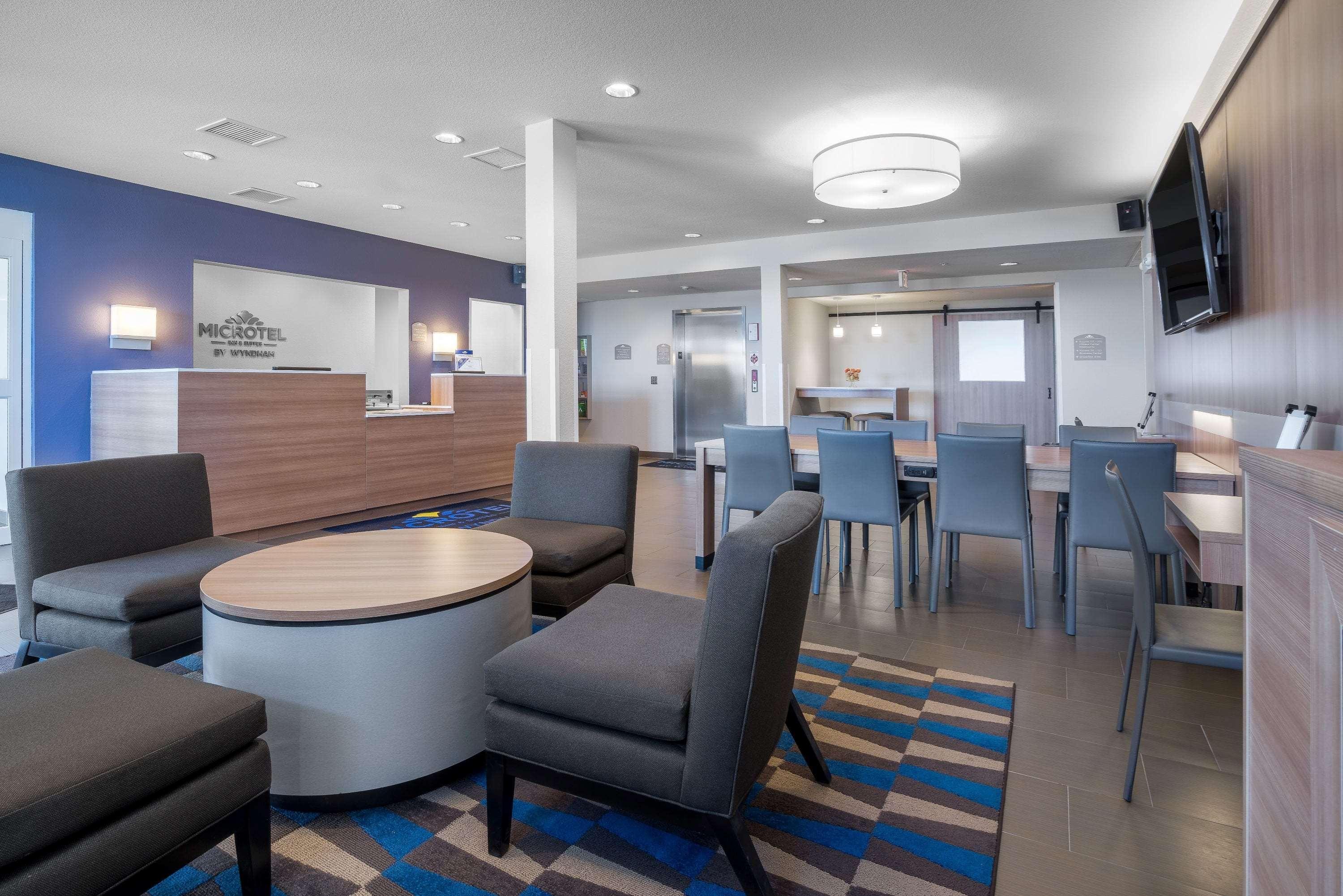 Microtel Inn & Suites By Wyndham Moorhead Fargo Area Exteriör bild