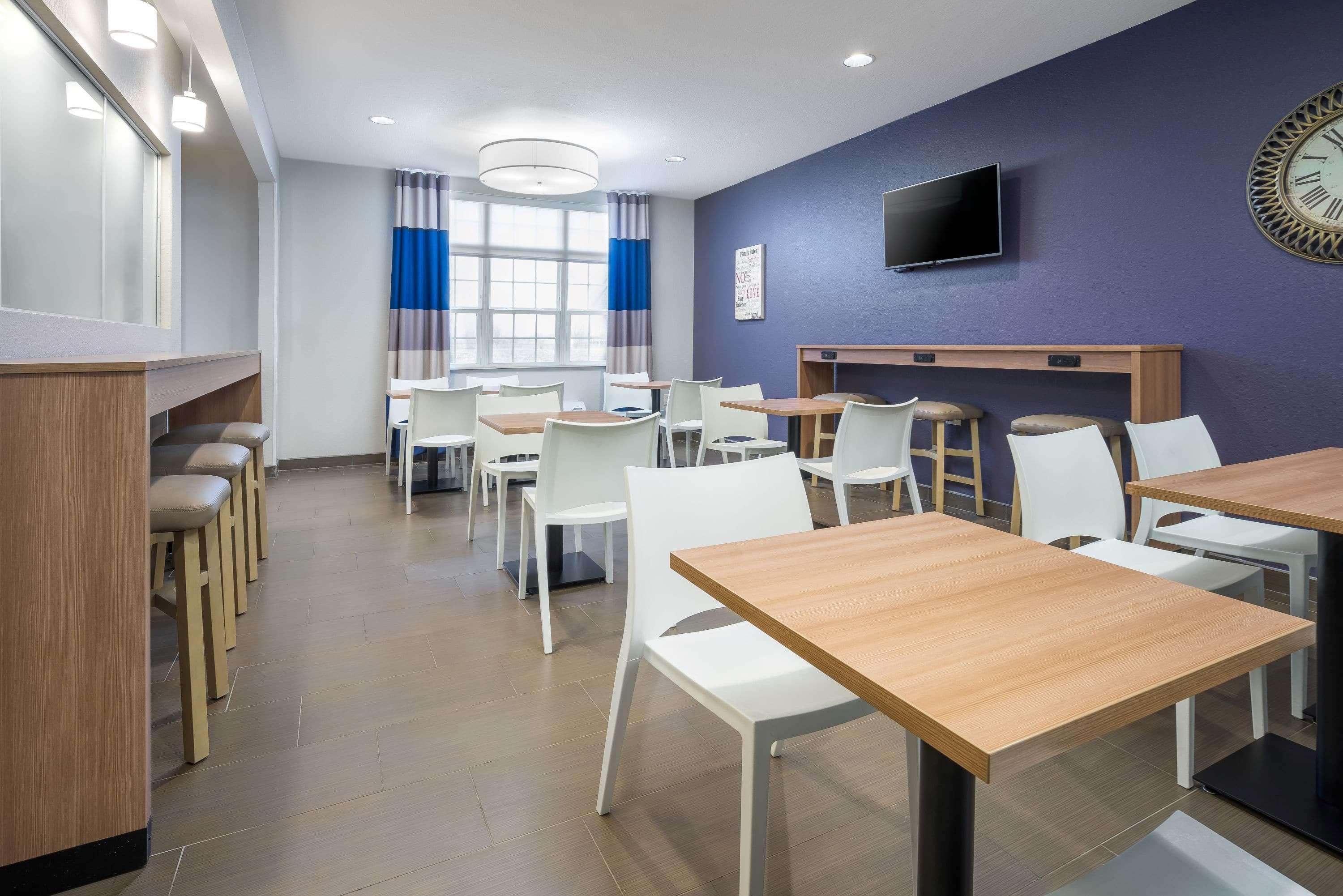 Microtel Inn & Suites By Wyndham Moorhead Fargo Area Exteriör bild