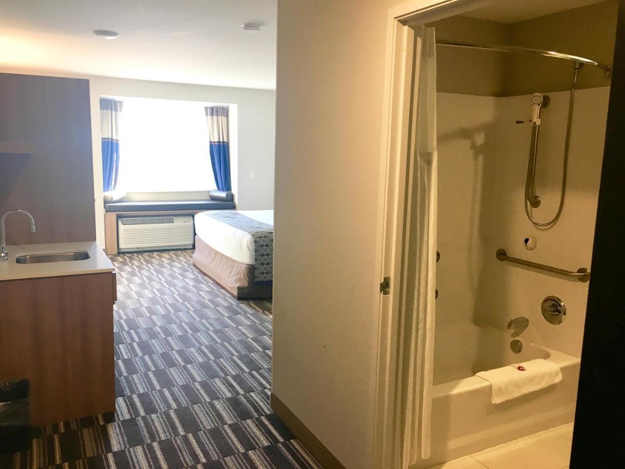 Microtel Inn & Suites By Wyndham Moorhead Fargo Area Exteriör bild